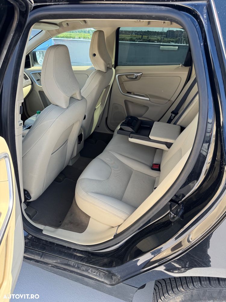 Volvo XC 60 2.4D AWD Momentum - 10