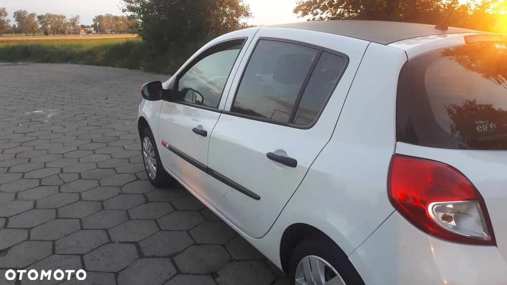 Renault Clio 1.2 16V Expression - 11