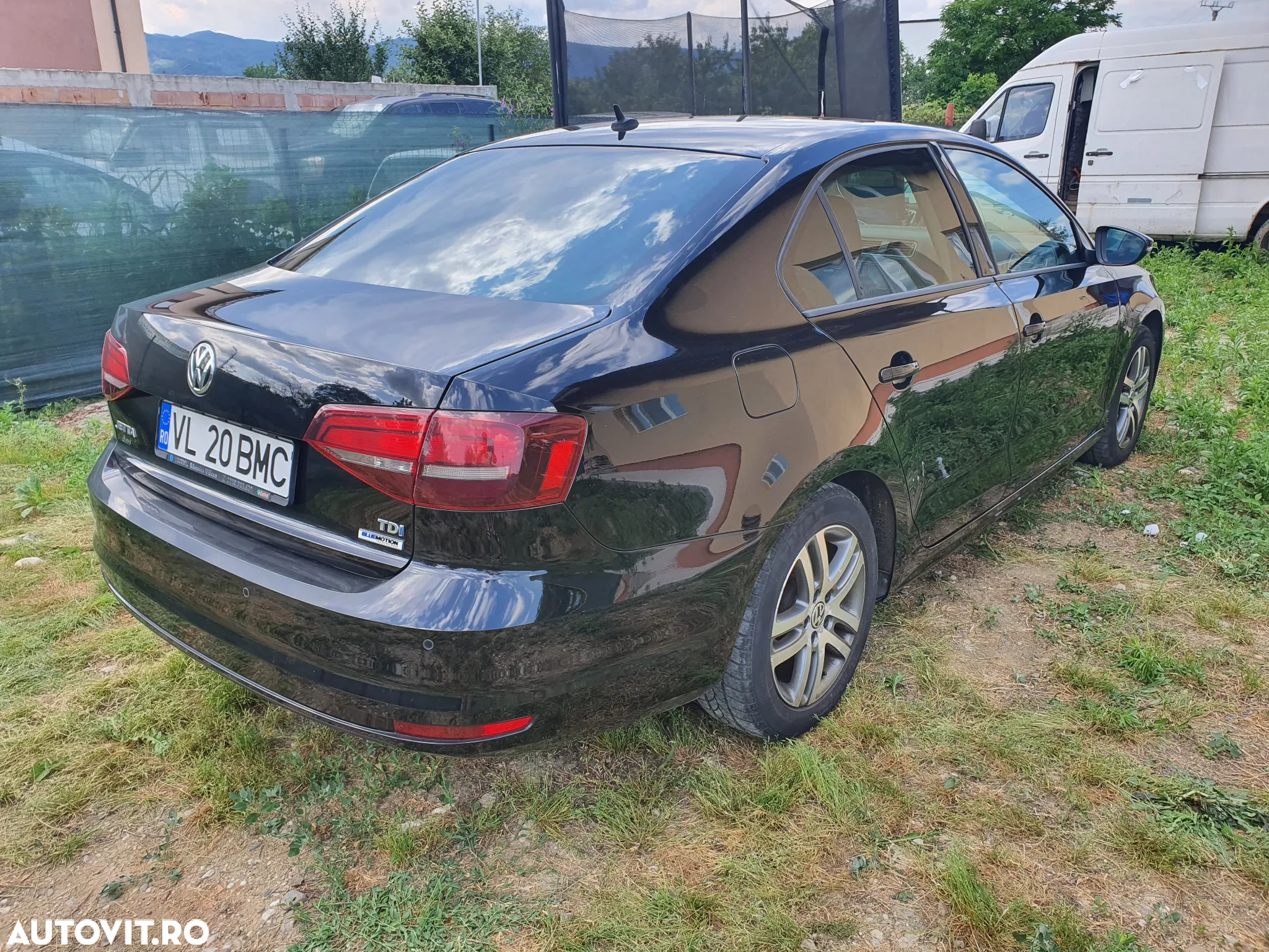 Volkswagen Jetta 2.0 TDI Comfortline - 3