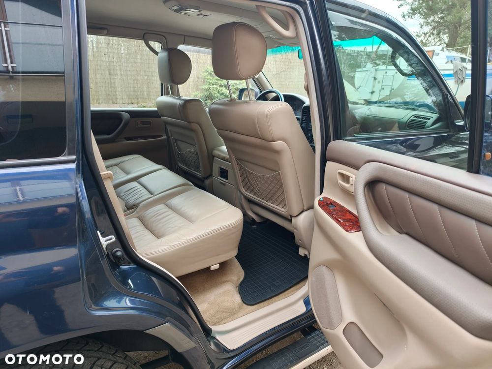 Toyota Land Cruiser - 16