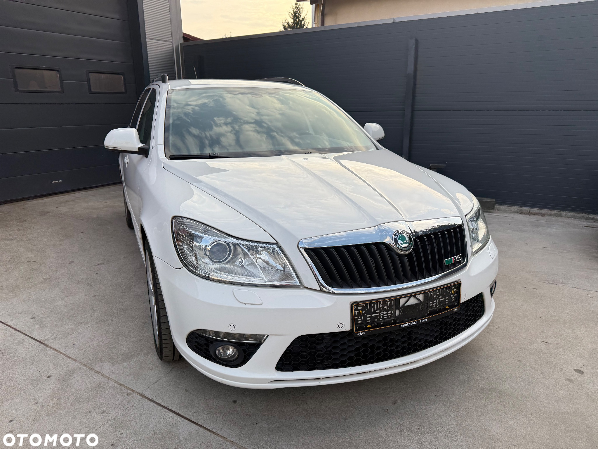 Skoda Octavia Combi 2.0 TDI DPF RS - 3