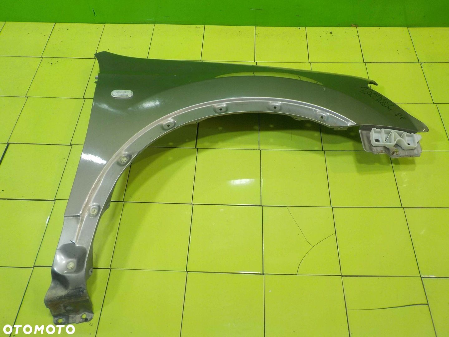 NISSAN QASHQAI J10 I 09r blotnik prawy przod - 1