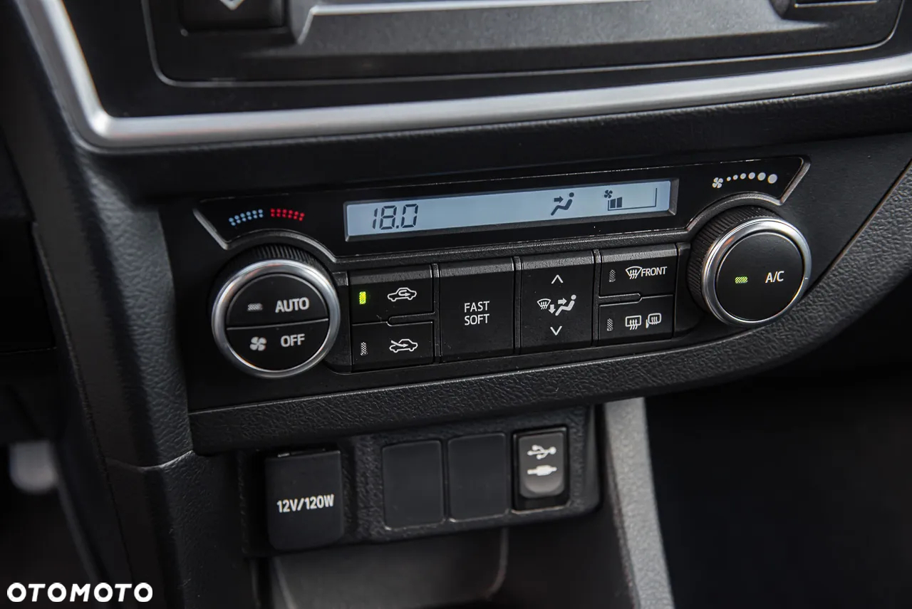 Toyota Auris 1.6 Premium Comfort - 21