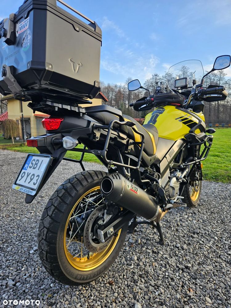 Suzuki V-STROM - 10