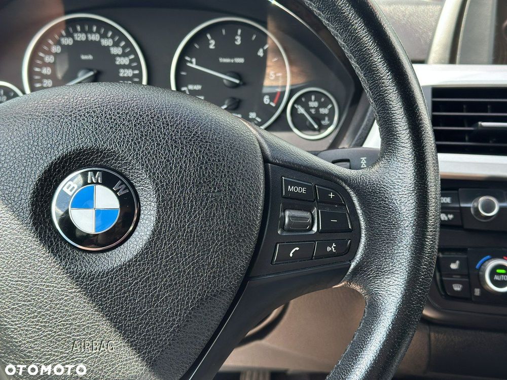 BMW Seria 3 320d DPF Touring - 22