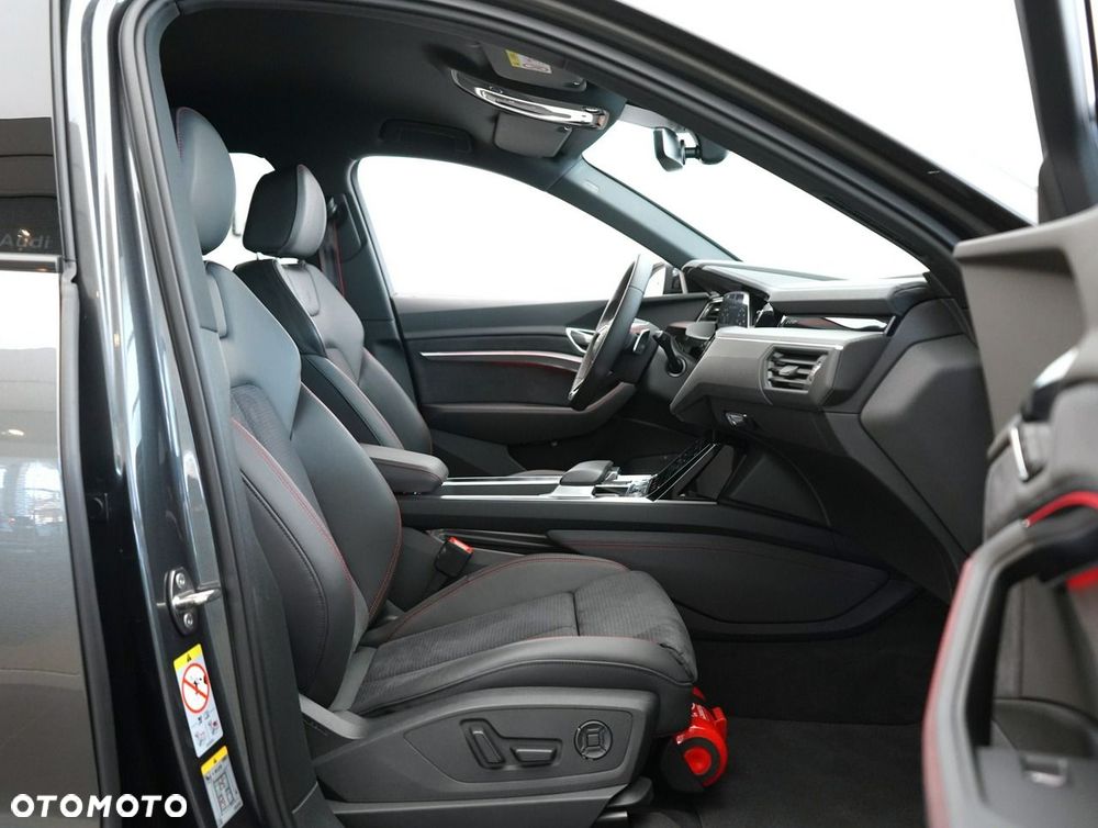 Audi Q8 e-tron - 26