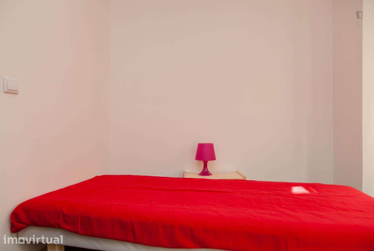 Quarto - localizado em Baixa Coimbra - Grande imagem: 3/16