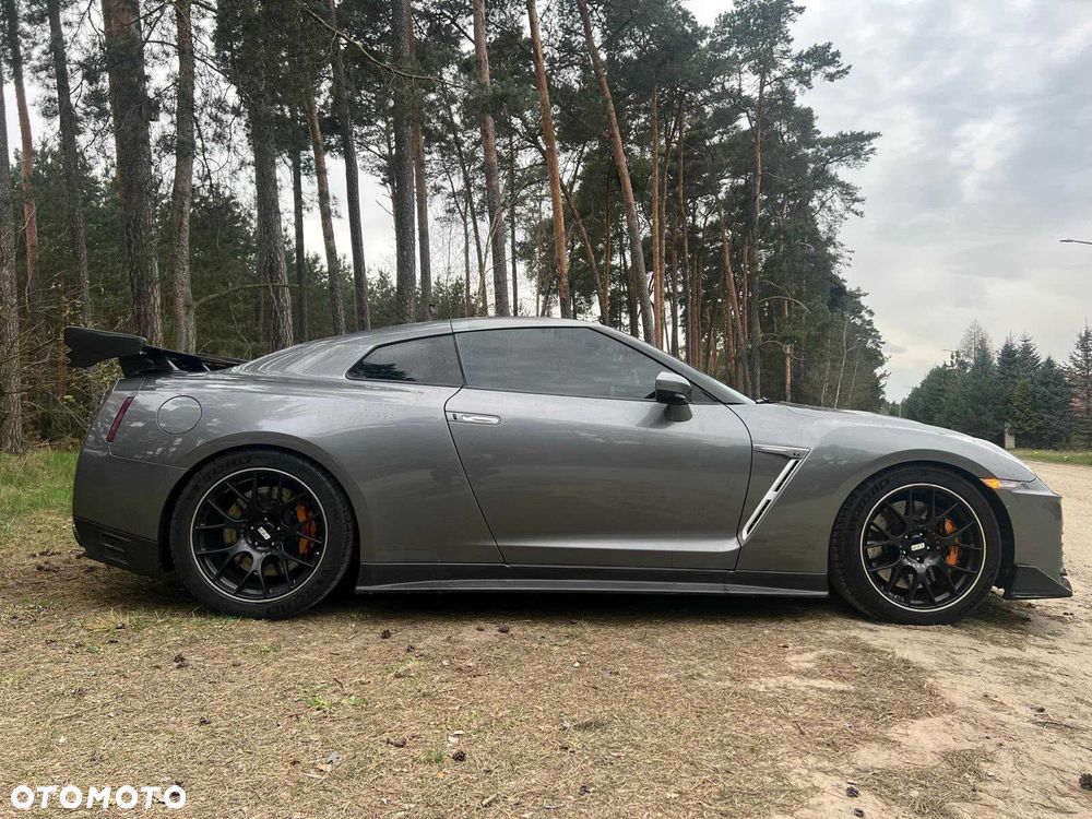 Nissan GT-R - 2