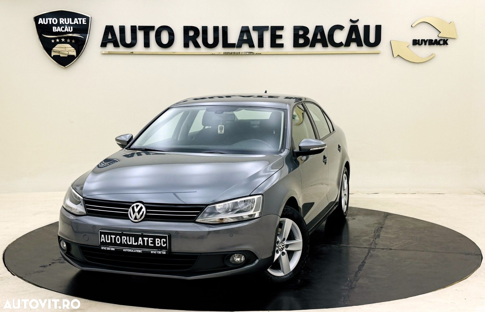 Volkswagen Jetta - 2
