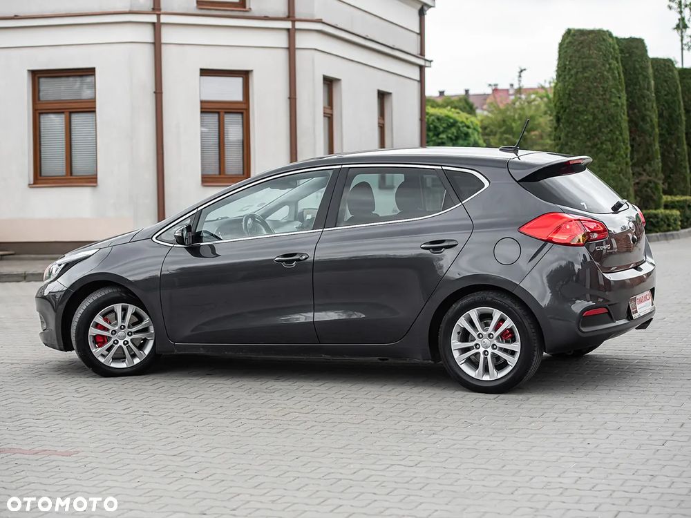 Kia Ceed - 10