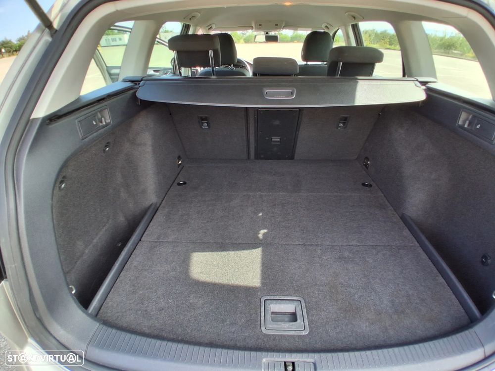 VW Golf Variant 1.6 TDi Confortline - 16