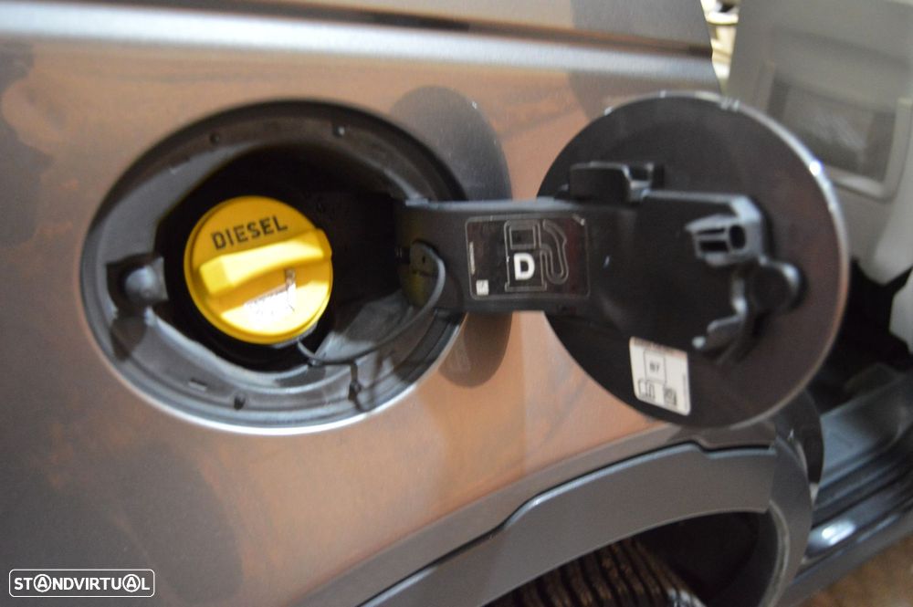 Land Rover Discovery Sport 2.0 TD4 HSE Luxury - 28