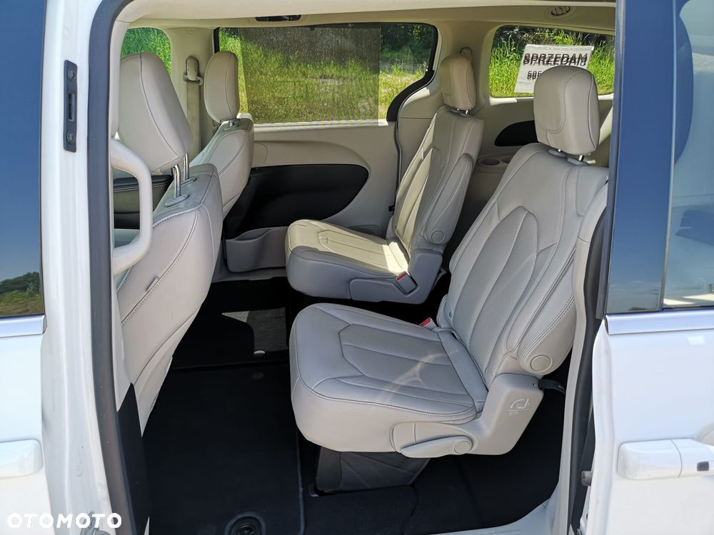 Chrysler Pacifica - 32