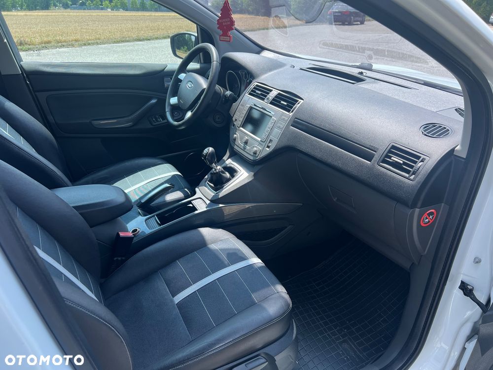Ford Kuga 2.0 TDCi 2x4 Titanium - 24