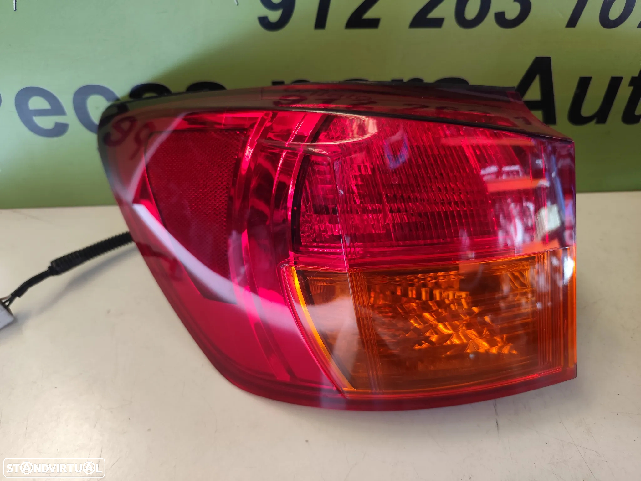 LEXUS IS FAROLIM DIREITO / ESQUERDO - FT466 - 2