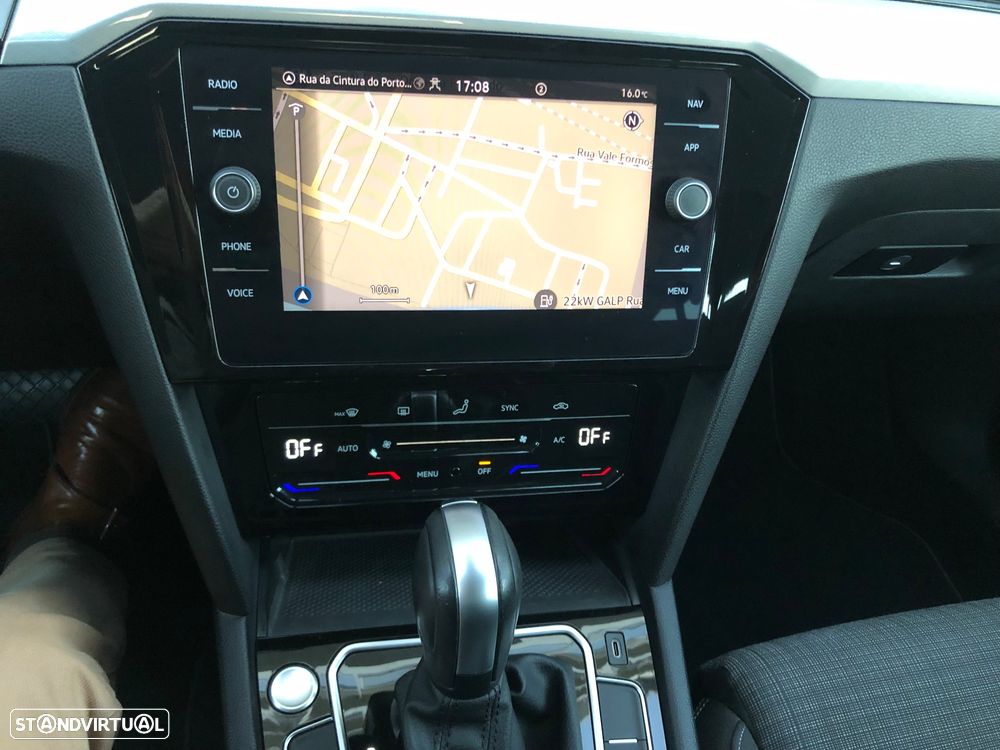 VW Passat Variant 2.0 TDi Business DSG - 22