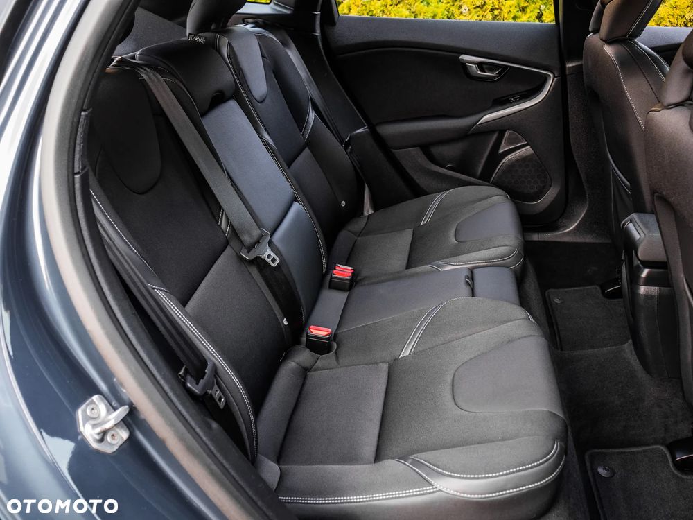 Volvo V40 T2 Drive-E Momentum - 16