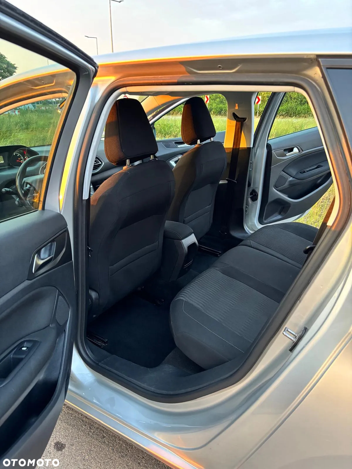 Peugeot 308 SW 1.6 BlueHDi Business Line S&S - 11