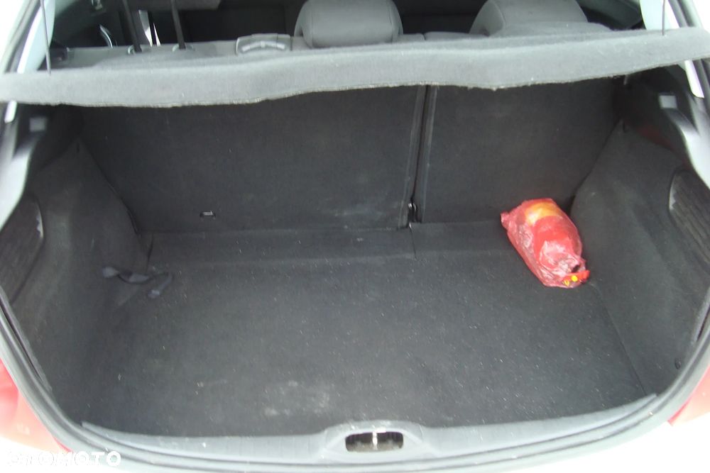 Peugeot 208 - 12
