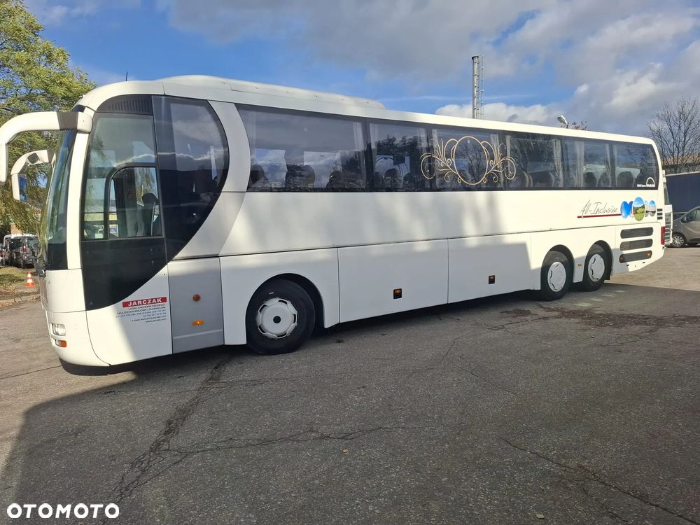 MAN LION'S COACH - 6