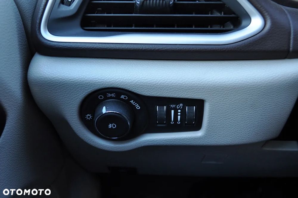 Chrysler Pacifica - 38