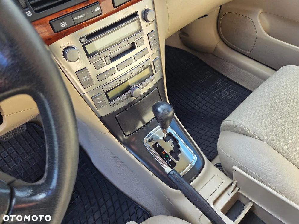 Toyota Avensis 2.0 VVT-i Sol - 5
