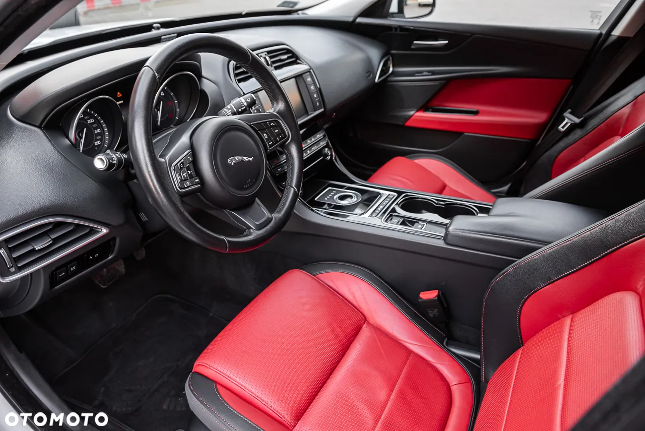 Jaguar XE 2.0 D AWD R-Sport - 6