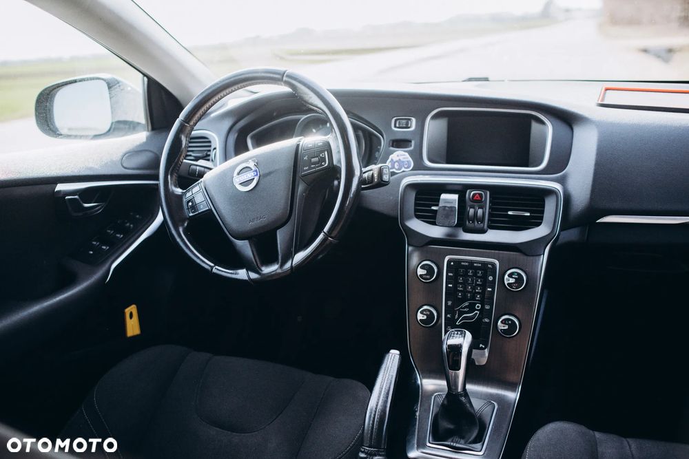 Volvo V40 D4 Kinetic - 17