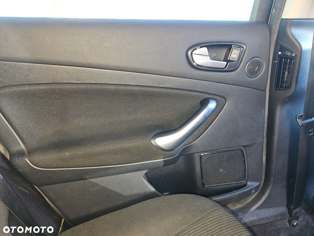 Ford Mondeo SW 2.0 TDCi Titanium - 27