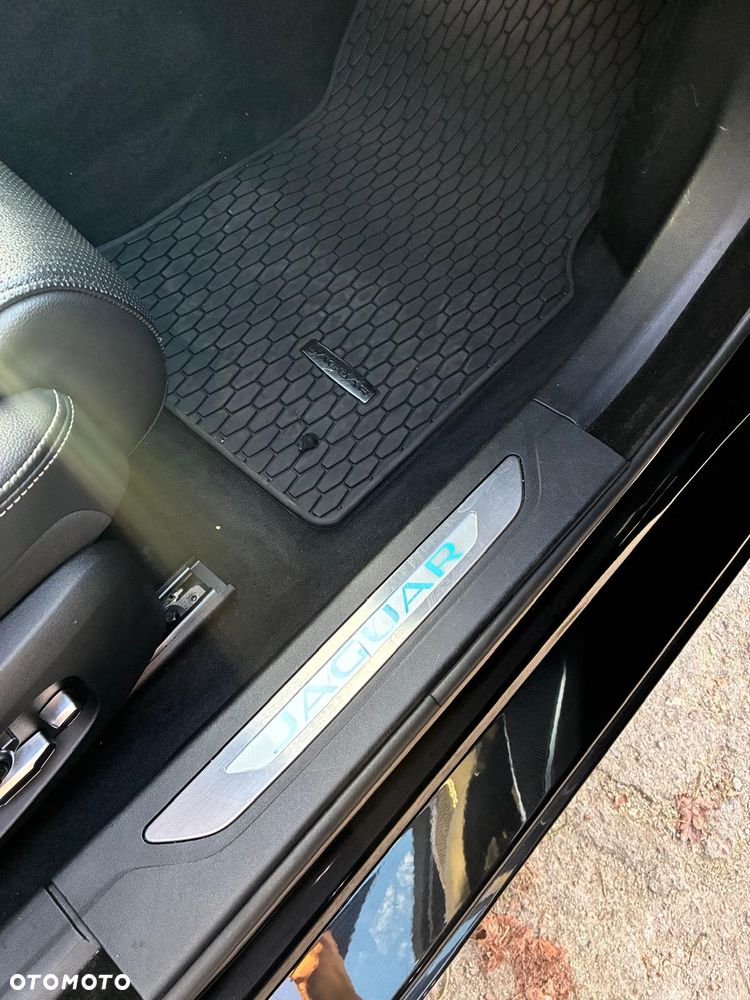 Jaguar XF P300 AWD R-Dynamic SE - 16