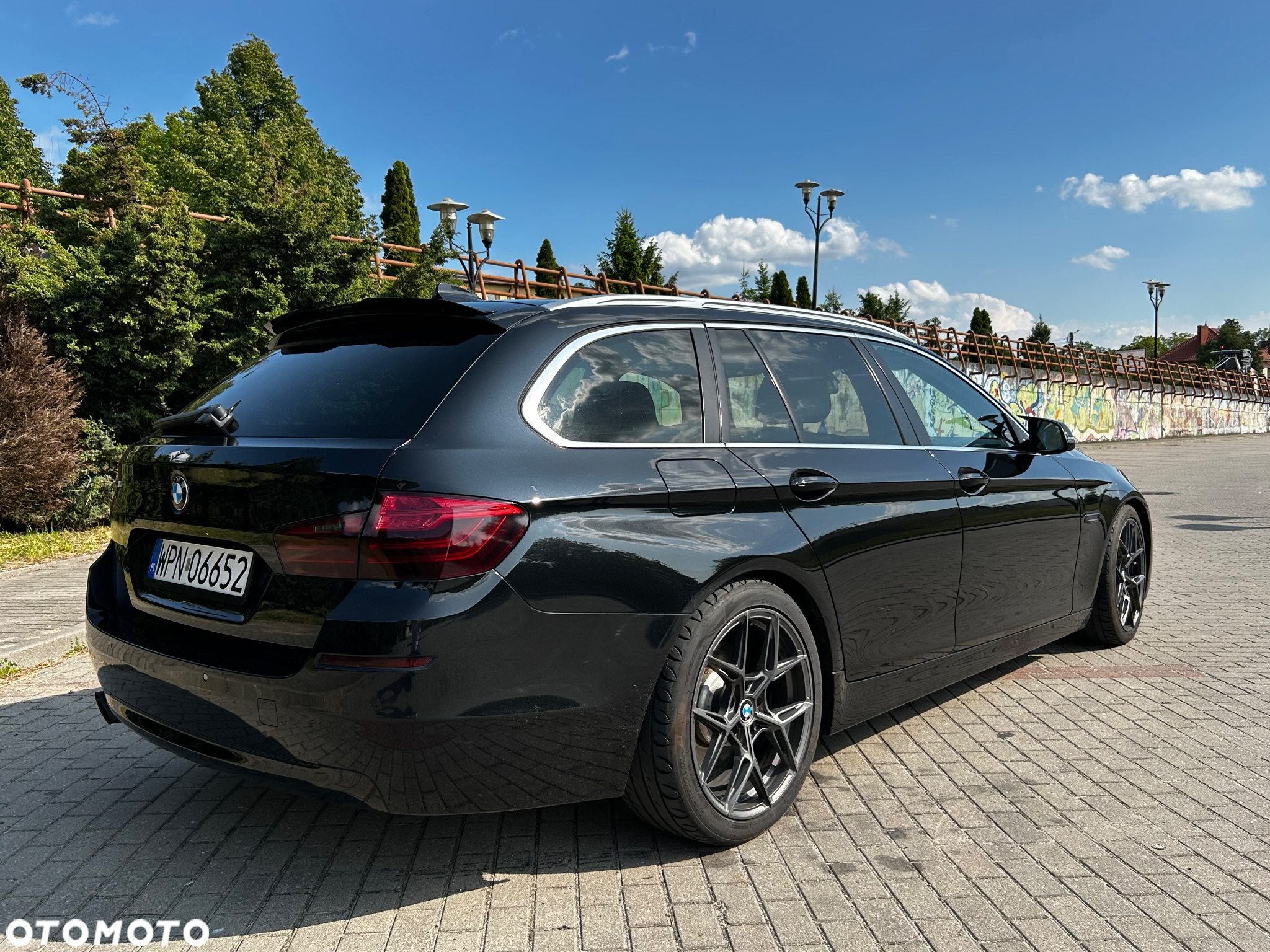 BMW Seria 5 520d xDrive - 16