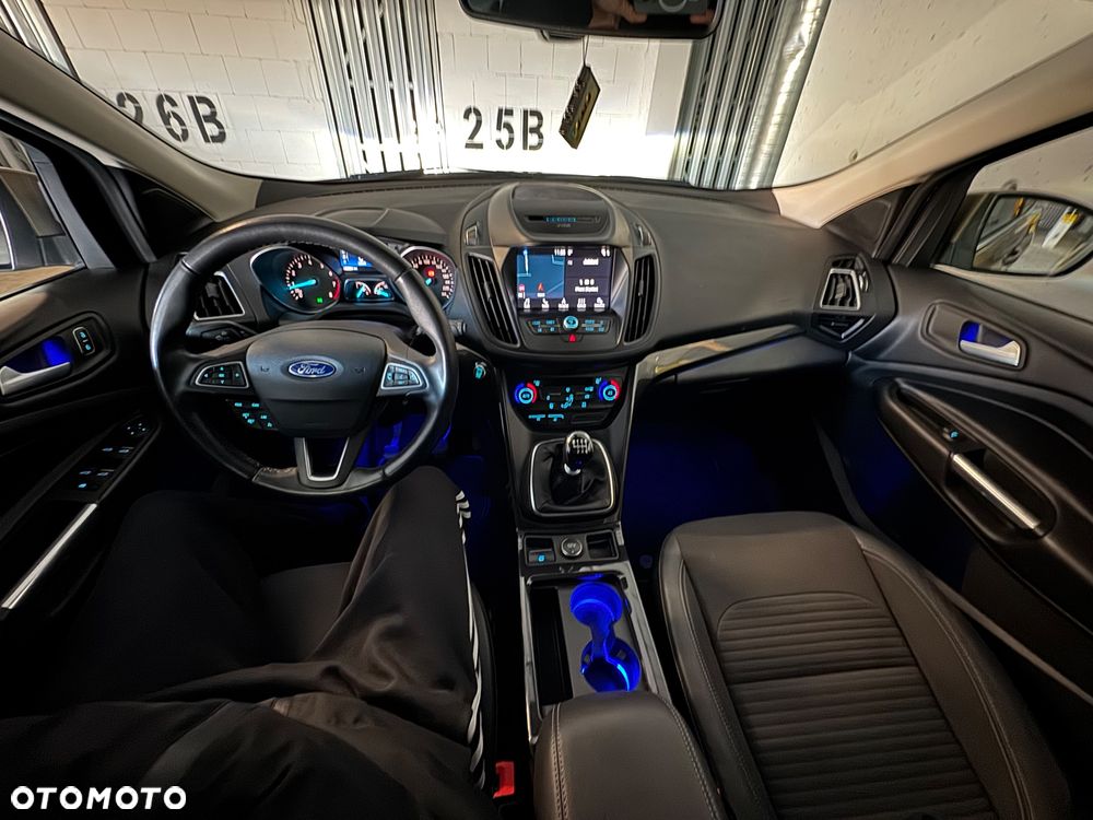 Ford Kuga 1.5 EcoBoost 2x4 Titanium - 6