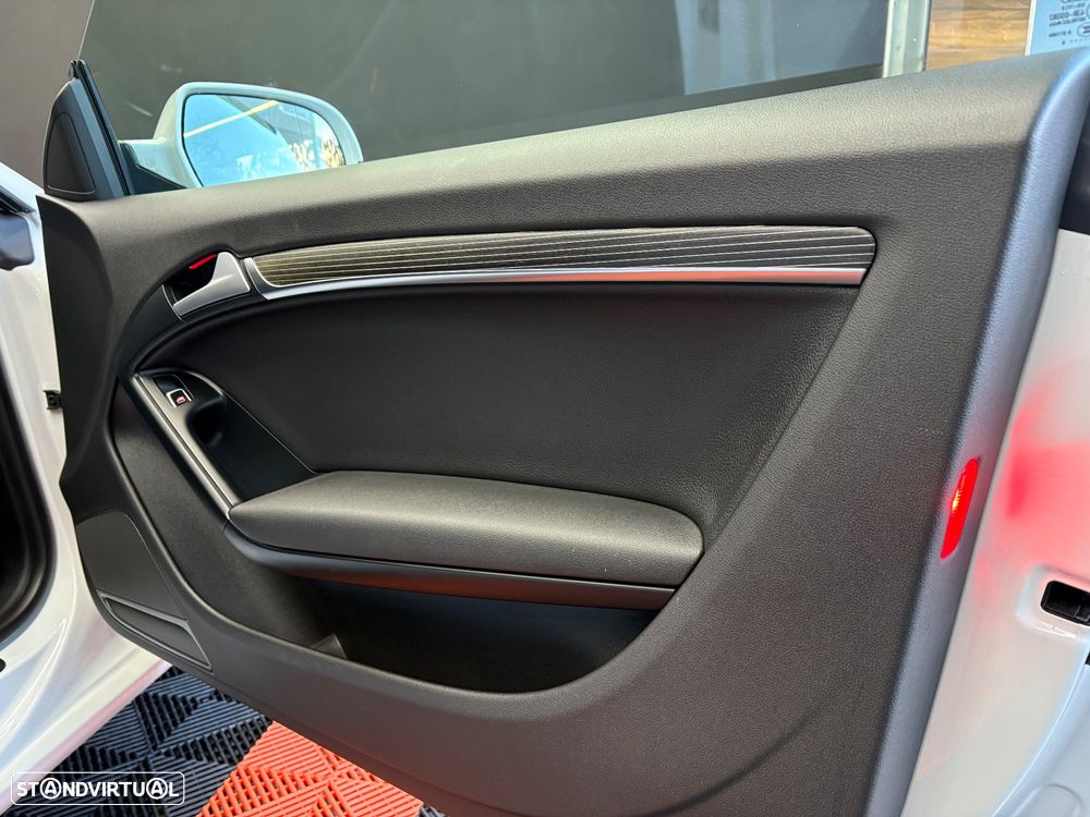 Audi A5 2.0 TDI quattro S tronic S-line - 37