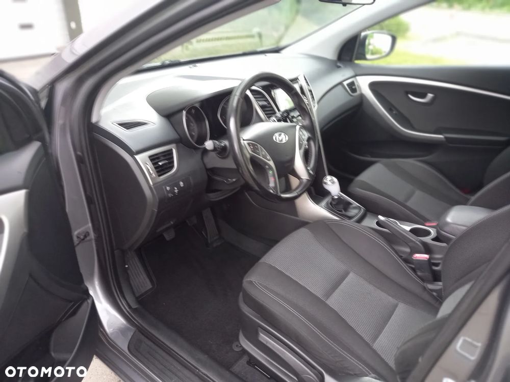 Hyundai i30 blue Kombi 1.6 CRDi Style - 15