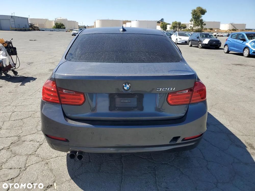 BMW Seria 3 328i - 7