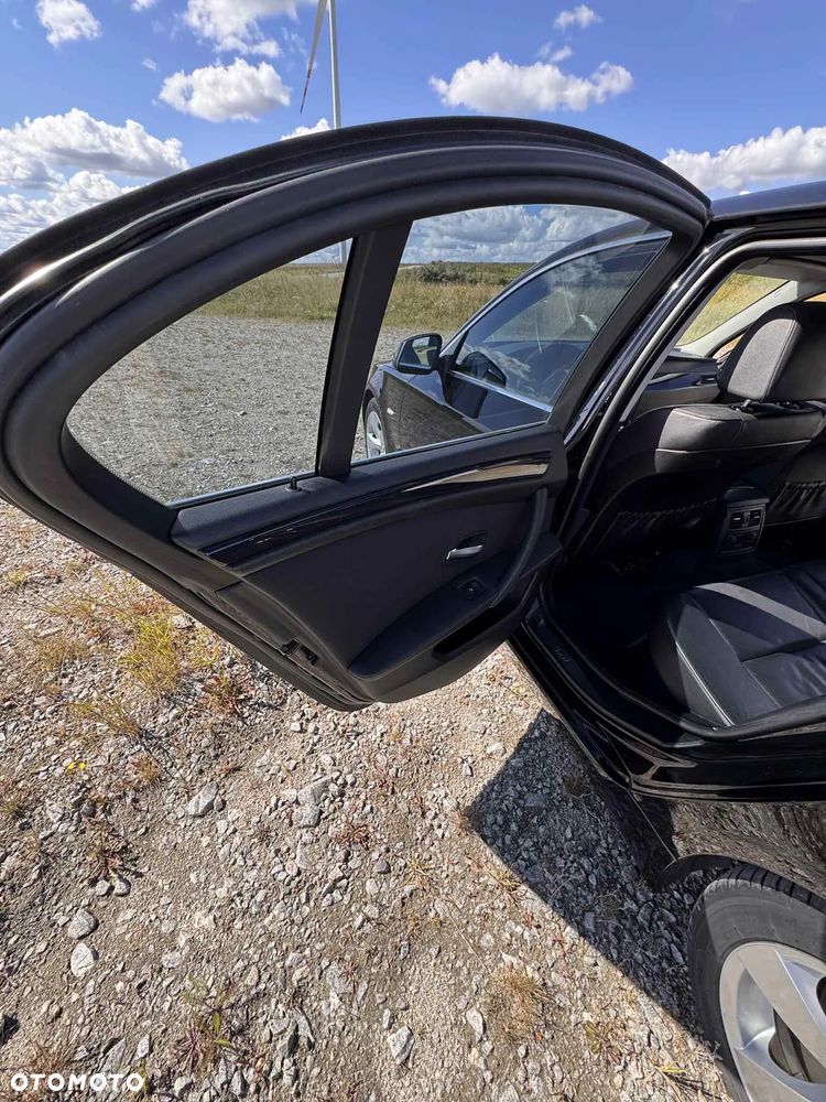 BMW Seria 5 525d - 25