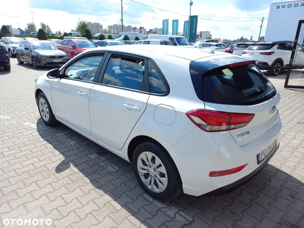 Hyundai i30 1.5 DPI Classic + - 7