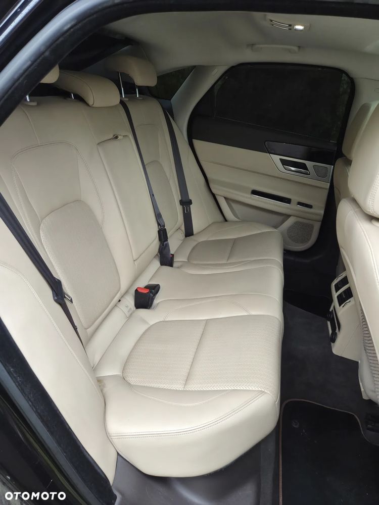 Jaguar XF 2.0 T Prestige - 19