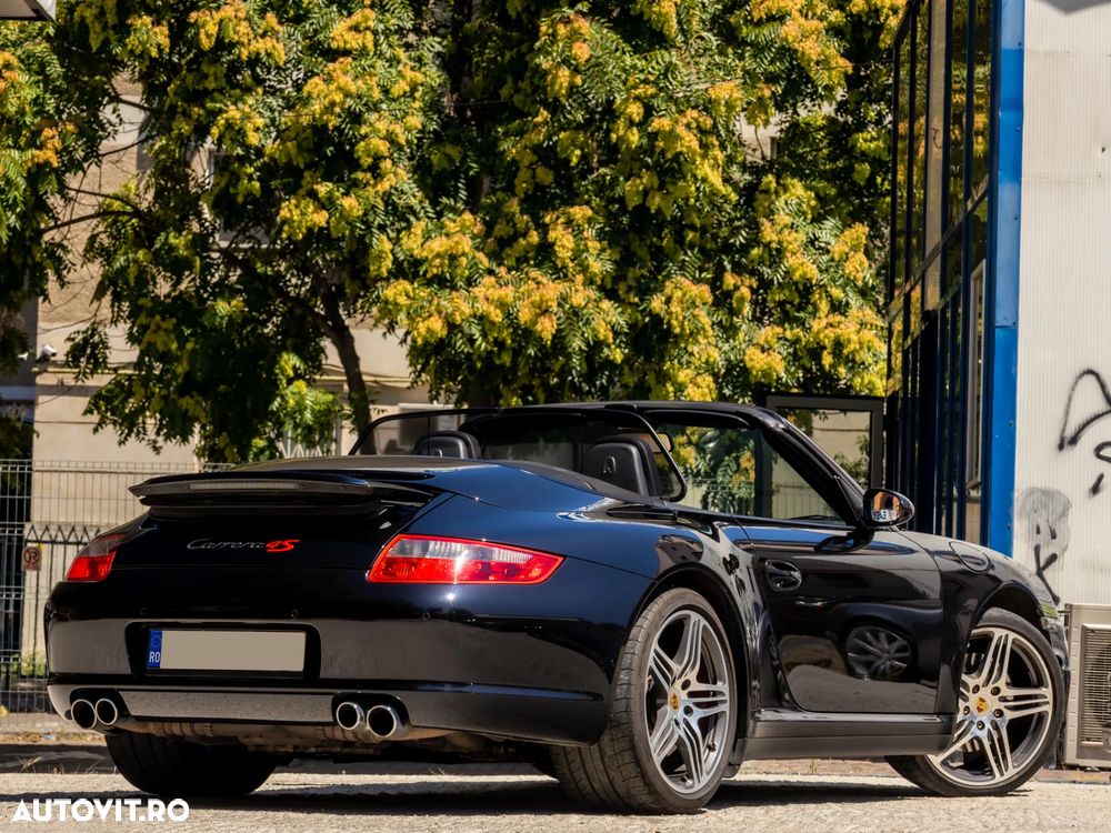 Porsche 911 Carrera 4 S Cabrio - 3