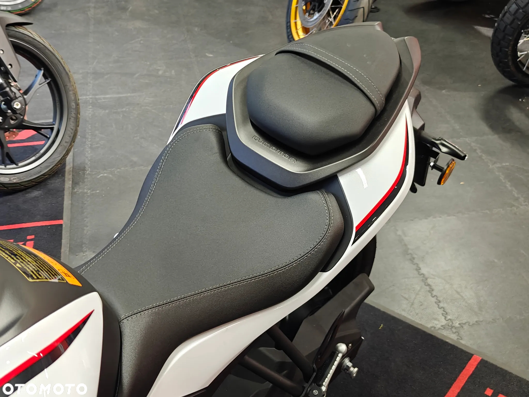 QJMOTOR SRK 125S - 4