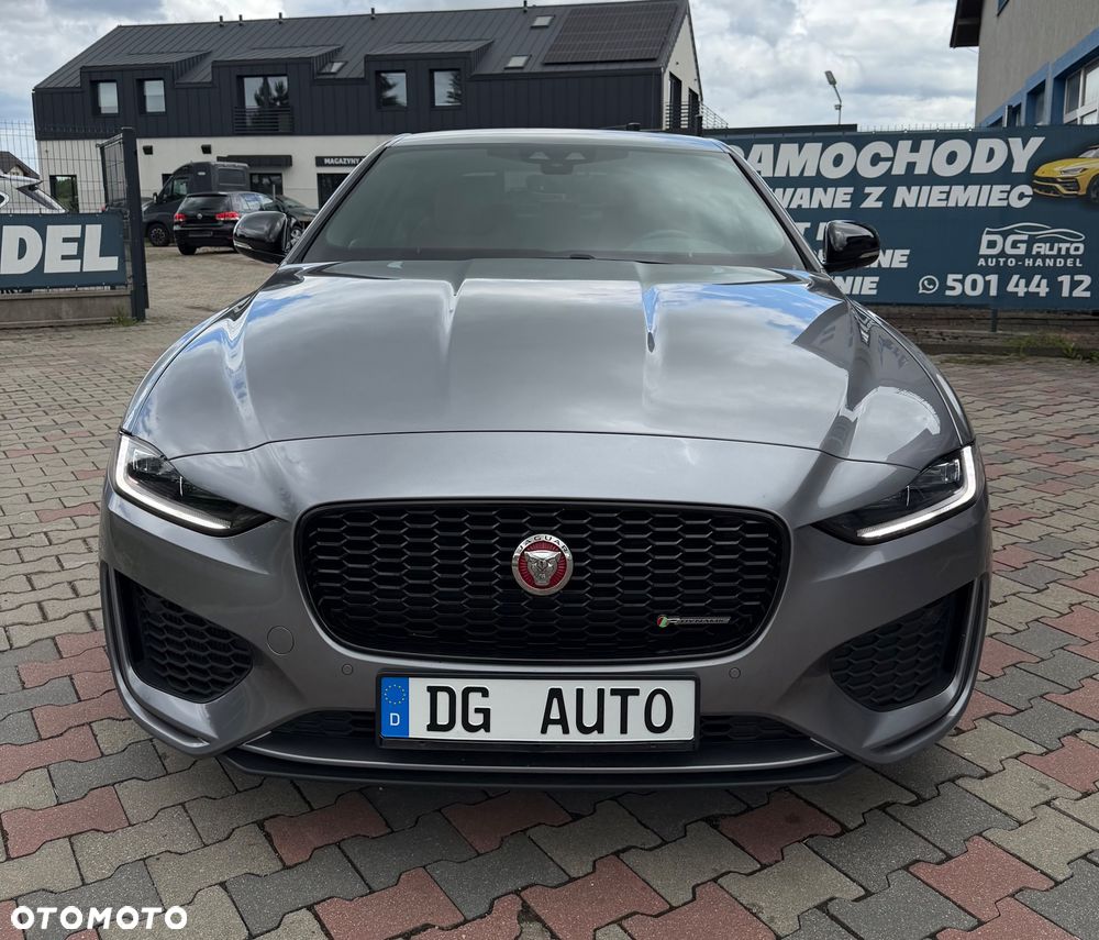 Jaguar XE P250 R-Dynamic SE - 11