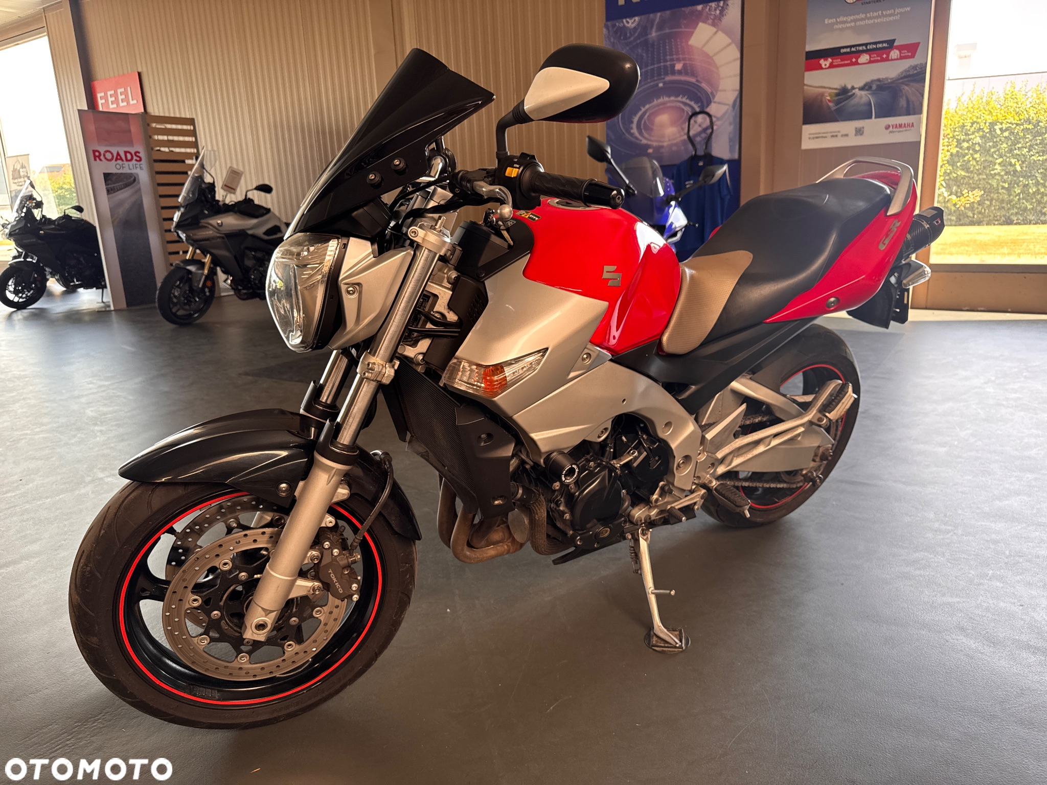 Suzuki GSR - 19