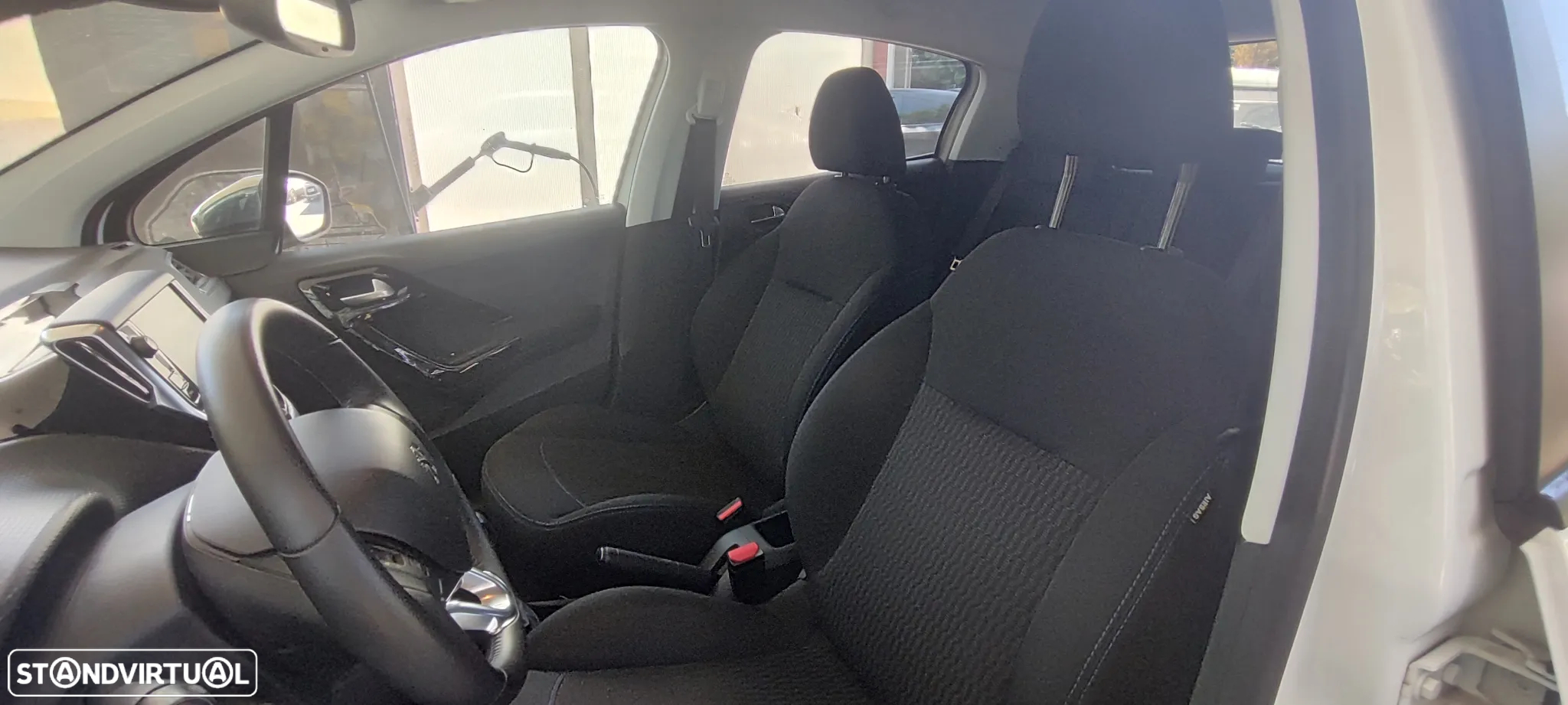 Peugeot 208 1.2 PureTech Signature - 20