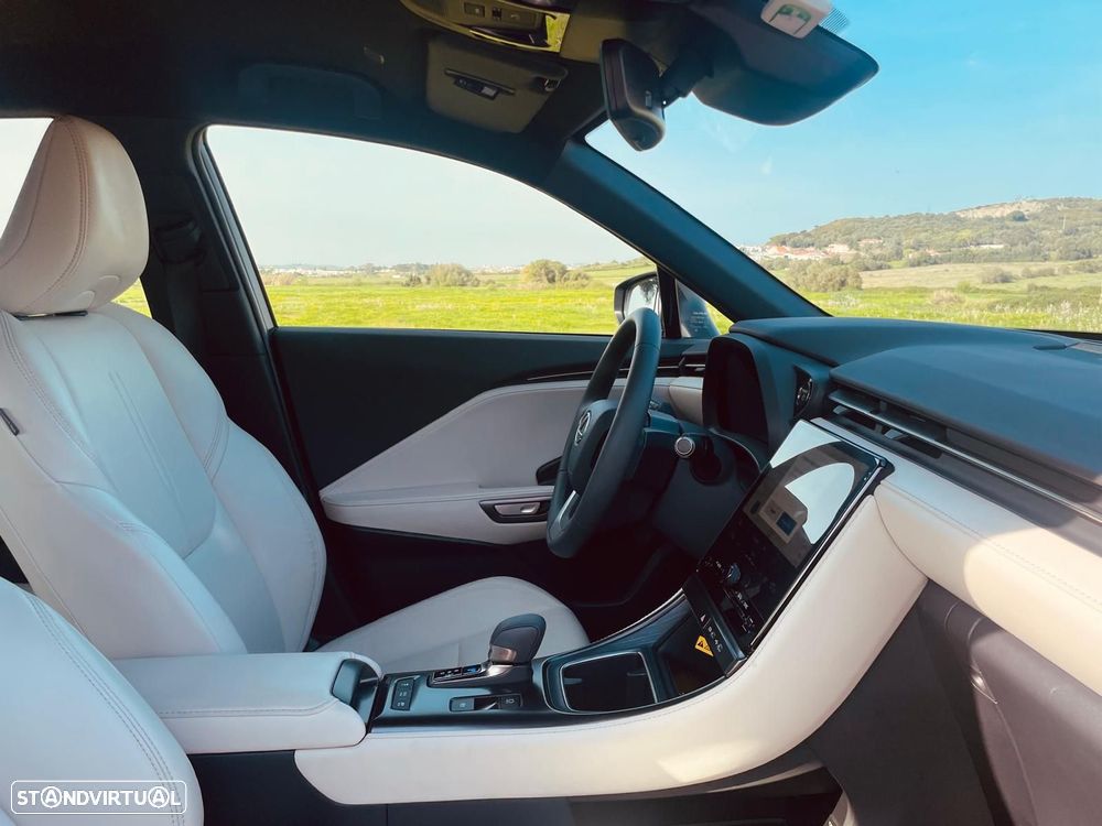 Lexus LBX Elegant - 8