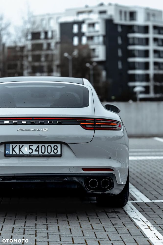 Porsche Panamera 4S - 5
