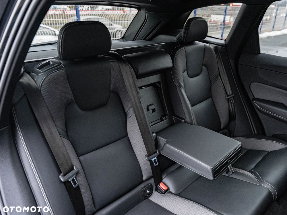 Volvo XC 60 B4 D AWD Plus Dark - 26