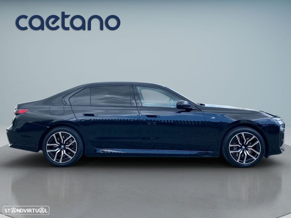 BMW 750 750e xDrive Pack Desportivo M - 27