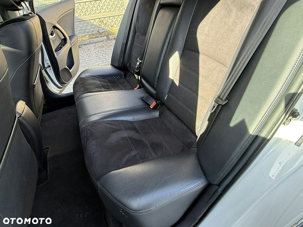 Toyota Avensis 2.0 Premium MS - 21