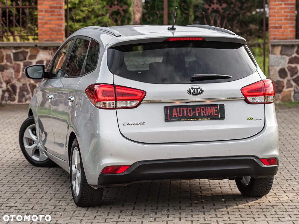 Kia Carens - 8