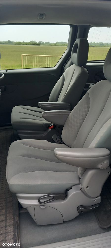 Chrysler Voyager 2.4 SE - 11